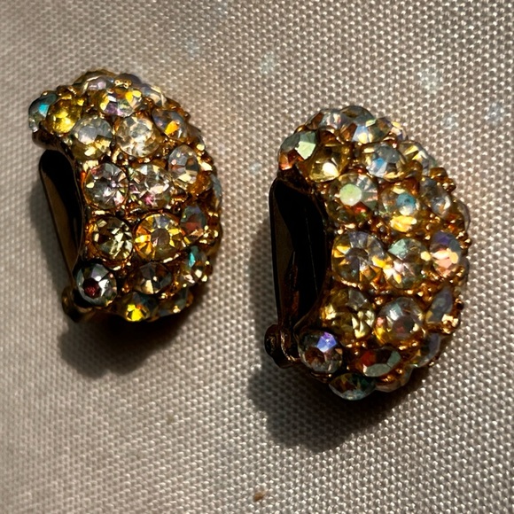 Vintage 50s aurora borealis Crystal hugging hoops Gold Tone clip On Earrings - Picture 1 of 5
